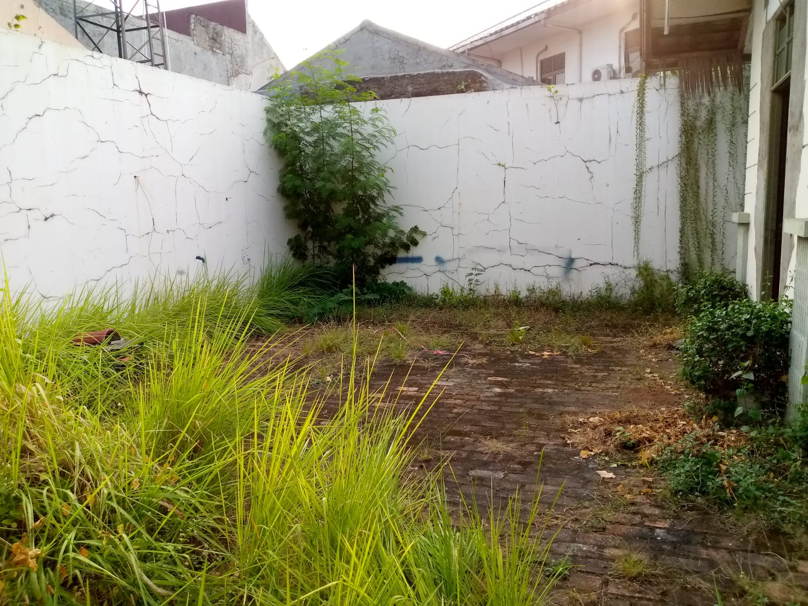 Rumah Rusak Dijual Murah di Cluster Taman Beverly Lippo Cikarang